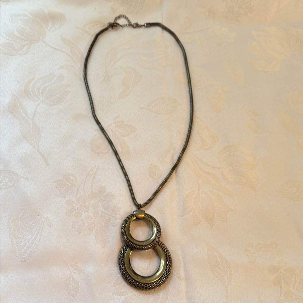 Golden Interlocking Circle Pendant Necklace